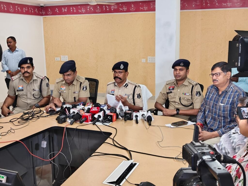 छह माह से फरार कुख्यात वसूलीबाज रूबी तोमर ग्वालियर से गिरफ्तार